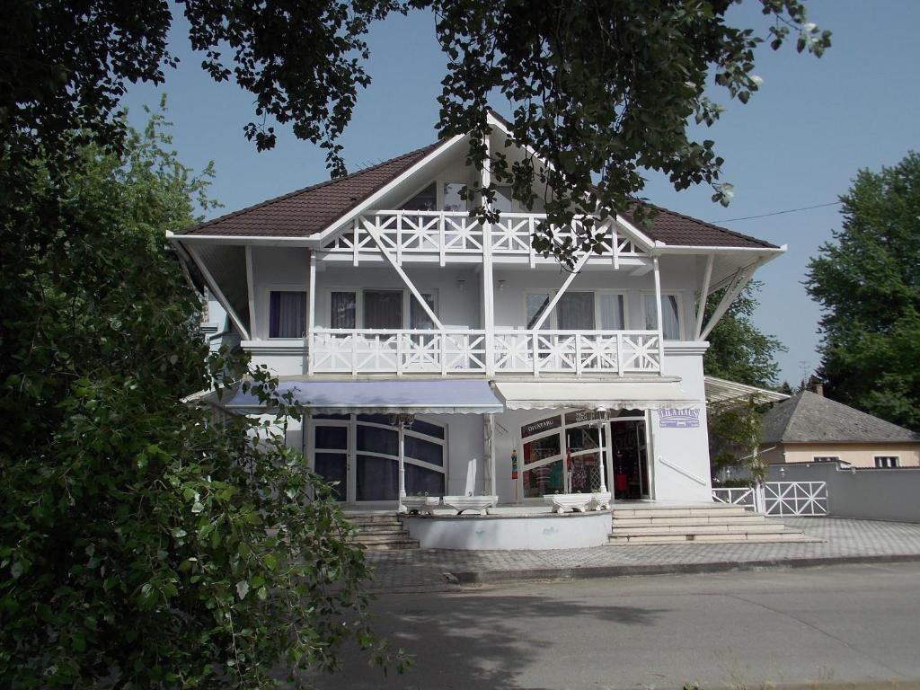 Lila Haz Daire Harkány Dış mekan fotoğraf